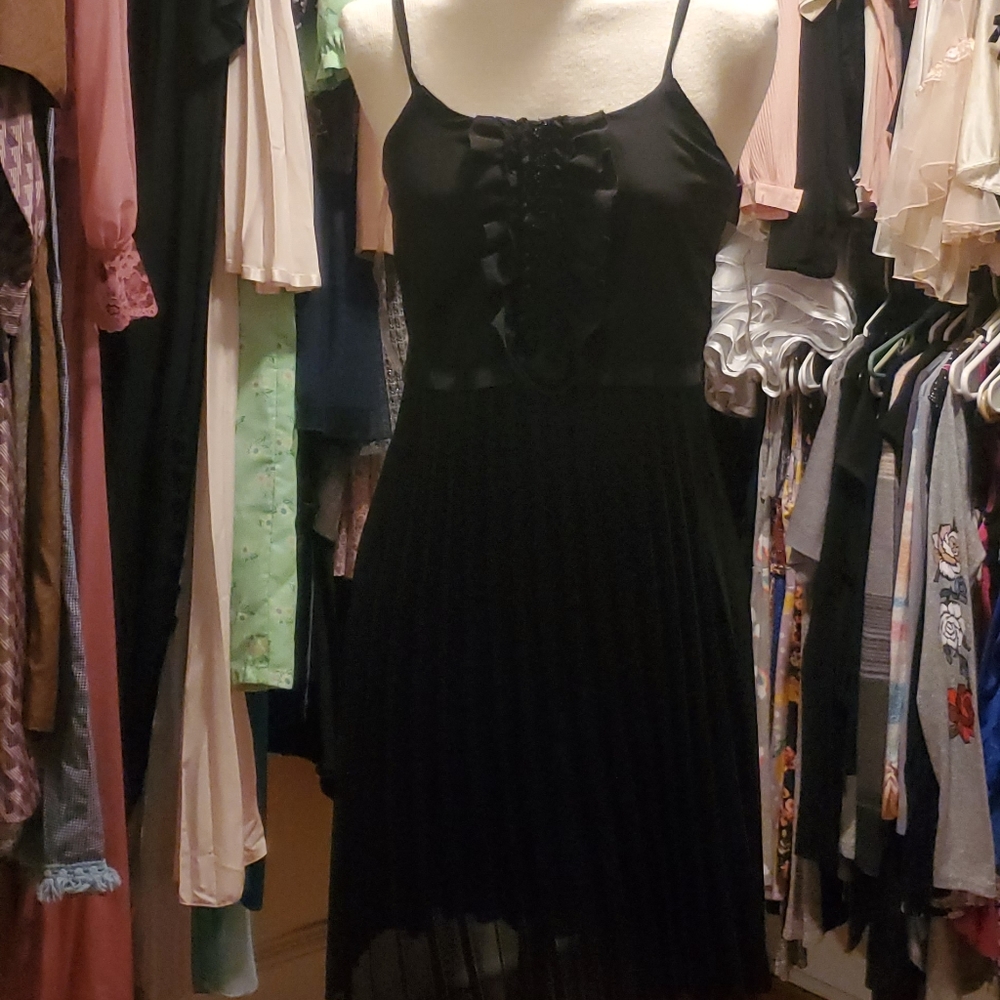 BLACK JOYCELESLIE DRESS SIZE SMALL